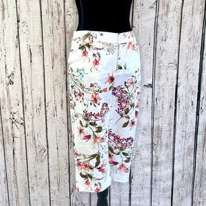 St. John's Bay Capri White and Multi-color Floral print Size 12